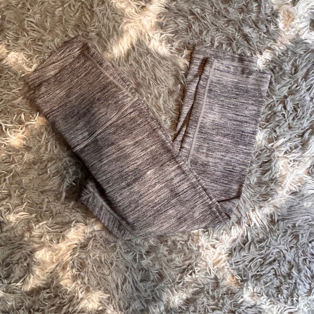 Lululemon grey pattern cropped leggings size 6